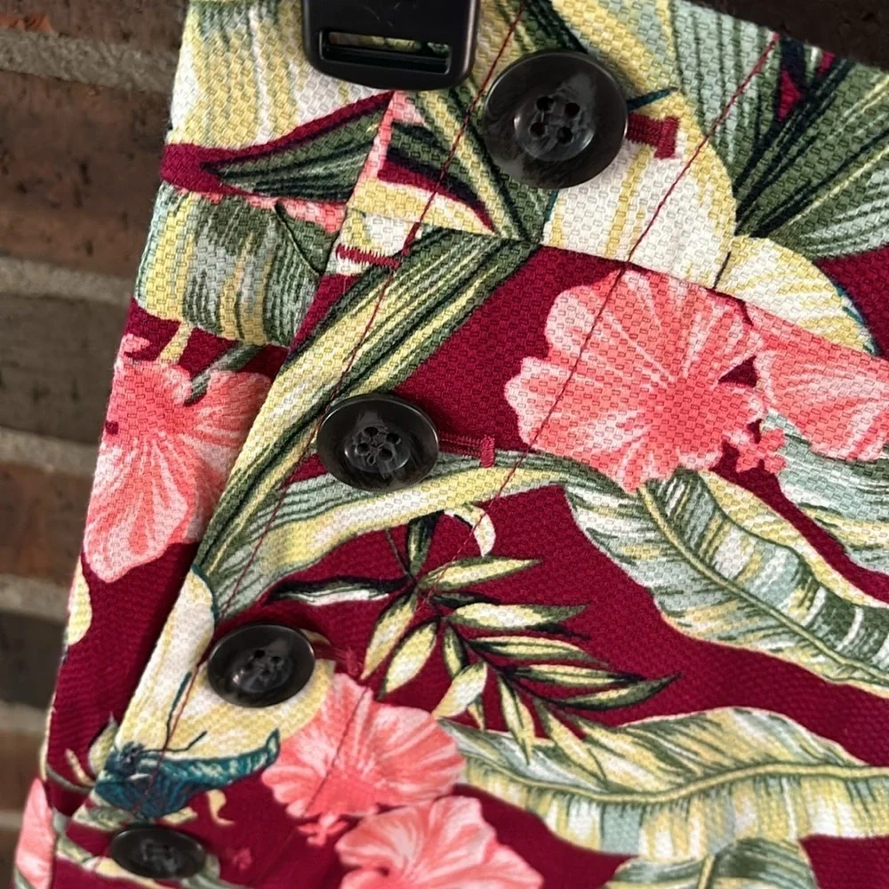 Women’s Ann Taylor, The Sailor Short, Red Tropical, Size 8‎
